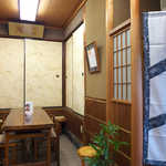 粟餅所・澤屋 - 店内は和の風情たっぷり。出来立ての粟餅を、お茶とともにゆったり楽しもう