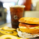 Caribou Coffee & Einstein Bros. Bagels - 料理写真:LTO Sandwich (＄5.89)、Cold Press Midium (＄8.89＋＄0.21)