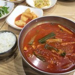 육개장 - 「ユッケジャン」(8000ウォン)