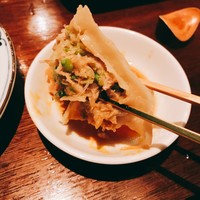 青菜 丸の内ブリックスクエア店 - 皮の厚さ、わかりますか？
