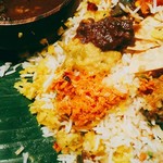 シナモンガーデン - 13種類のおかずやカレーを混ぜ混ぜしながらバスマティライスと一緒に頂きます。