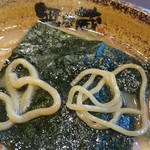 越後秘蔵麺　無尽蔵 - 太麺と細麺の比較