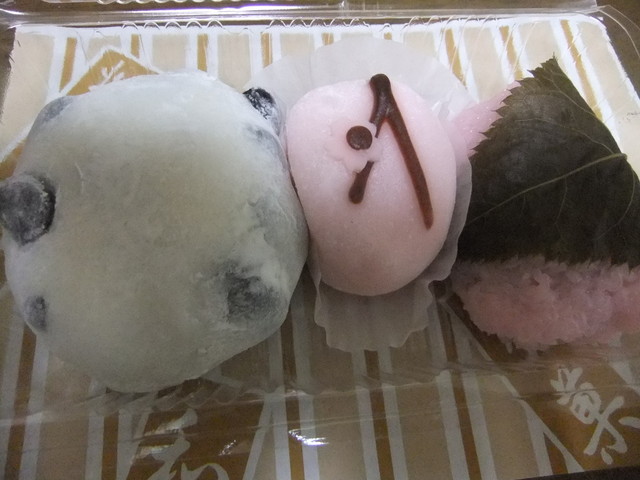 五稜郭駅近くの和菓子屋さん : 東京堂の写真