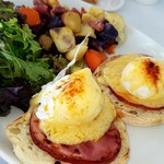 The veranda at The Beachhouse - エッグベネディクト＄24