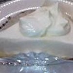 洋菓子の店　エリカ - サーヴィスの生クリーム付きレアチーズケーキ
