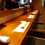 かもふく - 店内風景(カウンター席)。