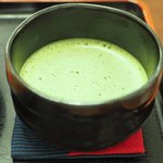Kammi Okame - 煎茶・おはぎ(2ヶ付)セット 760円 の抹茶