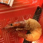 Kakujougyorui - 海老フライなんと￥100！大きさもソコソコで安い。どうしても海老フライ食べたかったし・・・何故か？
                        さっきの食事でお子ちゃまメニューには刺身の代わりにデカイ海老フライが付いてて食べたかったから。
                        
                        
                        