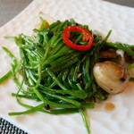 中国飯店 琥珀宮 - 空芯菜の炒め物