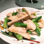 Dynasty Restaurant - 蘭度百合炒斑球。これも組み合わせとテクスチュアの妙。