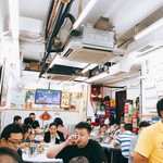 Ming Kee Seafood Restaurant - こんぬつわ。街市脇の倉庫を改造した店舗は健在。
