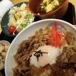 Laポポット - ランチパスポート  牛丼 (サラダ・漬物・お吸い物)  ５００円