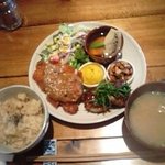 カフェと食堂　cocoro - cocoro定食。がっつり行きたいときはこれ。チキンカツ自家製みそごまだれとつくね照り焼きしそぞえ