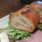 Bistro Rotitte - 香ばしいパン。これは高ポイント。