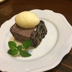 ビストロ バキュース - 黒豆のカステラバニラアイス添え