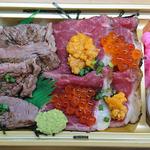 泉味亭 - 北海道産牛ローストビーフとステーキの海鮮仕立て弁当