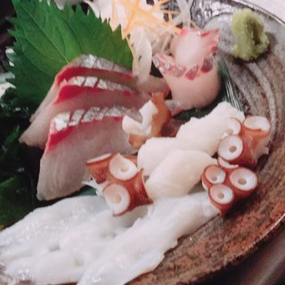 We are also proud of our fresh fish! We purchase our products every day at the Akashi market.