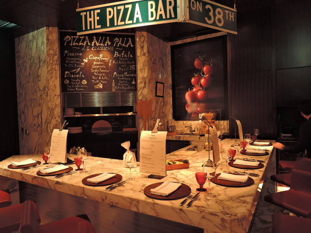 内観写真 : ザ ピッツァバー ON 38TH (THE PIZZA BAR ON 38TH) - 三越前/ピザ | 食べログ