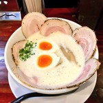 ラーメン家 みつ葉 - 豚CHIKIしおチャーシューメン