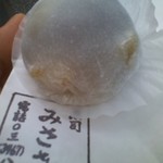 京菓子 岬屋 - 栗入り小豆餡入りの餅