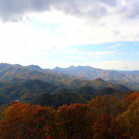 ザ　ジュエルズ - 市街と反対側は紅葉