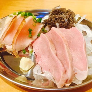 毎朝お肉屋さんから仕入れている新鮮な肉刺しをご用意♪