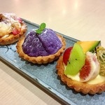 Bekari Kafe Taruto - フレッシュタルト（ミルフィユ・むらさき芋・フルーツ）＠紫芋がお気に入り。生クリームと芋ペーストたっぷり
