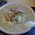 食事処いくや - ミソラーメン大盛り750円