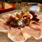 テッラ イタリアーナ - パルマ産生ハムと愛知のいちぢく。長野の巨峰。皮ごと食べれます。1580円