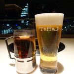 Yakiniku Toraji - 生ビール(680円)とホット黒烏龍茶(400円)
