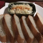 コニーズバー - オイルサーディンのチーズ焼き。