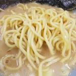 静壱家 - 麺は中細。コシがあります。