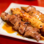 やまとや - （左から）カシラ／つくね／レバ＠各150円