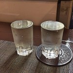 よねさん - 日本酒飲み比べ二種（左：町田酒造 + 右：羽根屋）