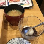 築地玉寿司 立川ルミネ店 - 味噌汁、白玉