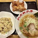 紅虎餃子房 - ラーメンと炒飯セット1000円(税抜)