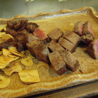ステーキハウス 吉池 - 「サーロインとニンニクチップ」