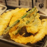 金の天ぷら - 金天定食（揚げ上がり）