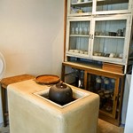 菓子・茶房 チェカ - 店内（2F：茶釜がある）