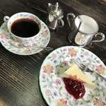 Akaneya Coffee Ten Ekimae Ten - 珈琲&チーズケーキ
