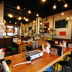Mina Tono Kaki Senta- Kaki Goya - お店は、１階と２階に分かれています。２階は、宴会テーブルを用意しています。写真は店内１階。