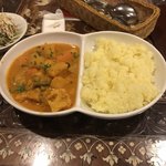 インド料理モハン - カレーライス。
      税込580円。
      美味し。