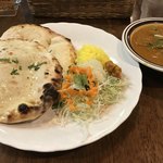 ビジービー - 今日の日替わり(玉ねぎとチキンのカレー)のナンをチーズナンに変更