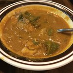 ビジービー - 今日の日替わり(玉ねぎとチキンのカレーをかき混ぜたところ