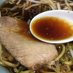 ラーメン 八龍 - 脂身ないロースチャーシューとラードびんびんなスープ