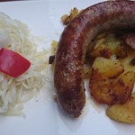 Kleine Glocke - ソーセージ、ポテトとザワークラフト(浅漬)