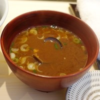 松栄 恵比寿東口店 - ランチにつく蜆の赤出汁