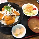 あか松 - 本気丼・せがれのカツ丼(900円)