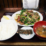 大宝 - ニラレバ定食￥750