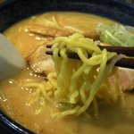 小樽あっぱれ亭 - 「白味噌ラーメン」の麺